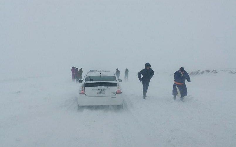 Цасны улмаас хаагдсан 15 аймгийн 49,699 км зам давааг цэвэрлэжээ 