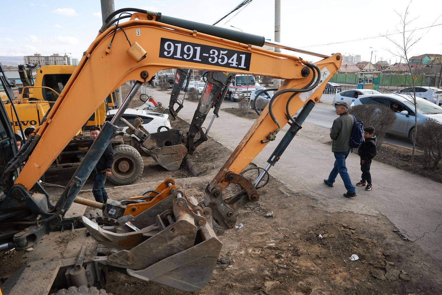 Зам дагуу байрлуулсан том оврын техник хэрэгслүүдэд тодорхой байршил зааж өгөн, зорчих хөдөлгөөнийг чөлөөлнө