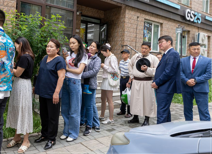  Монгол Улсын Ерөнхий сайд Л.Оюун-Эрдэнэ саналаа өгч байна