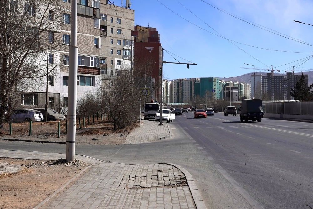 Явган хүний зам дээр байршуулсан гэрэлтүүлгийн 1000 шонг шилжүүлж, нөхөн сэргээлтийн ажлыг эхлүүллээ