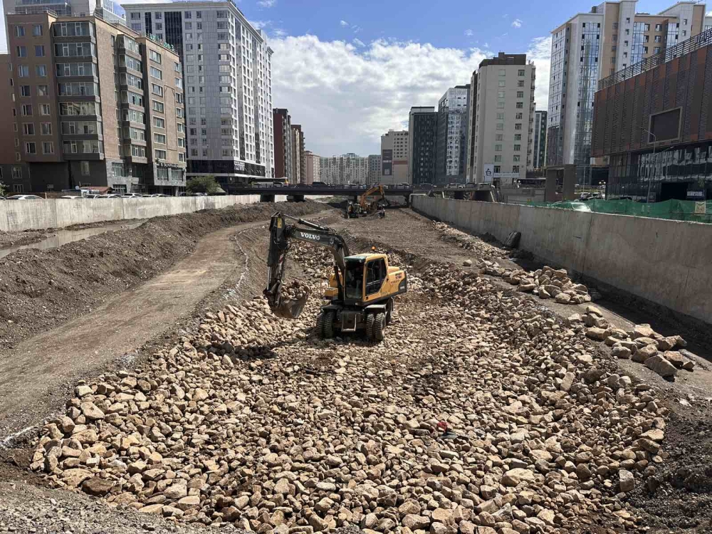 Л.Алтангэрэл: Сэлбэ голын доор чулуун бэхэлгээ хийснээр лаг хагшаас тогтохгүй, гол тунгалаг байна