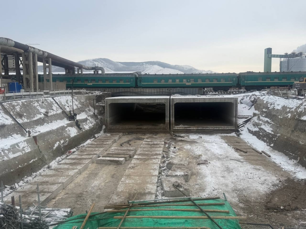 “Гермес” худалдааны төвийн нүхэн гарцын туннелийн их биеийн бүтээцийг түлхэх технологиор хийж дууслаа