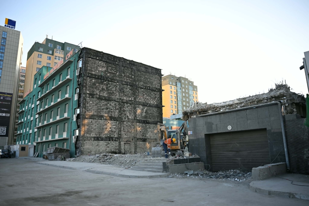 Монгол Улсад анх удаа 12-оос дээш давхар, орон сууцны дундах барилгыг аюулгүй буулгаж дууслаа