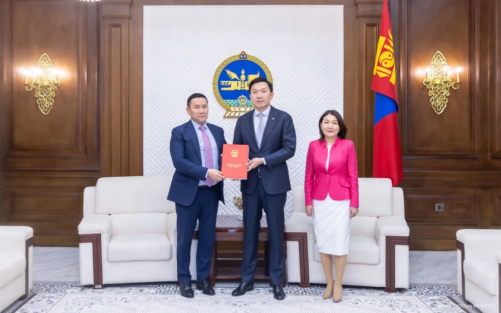 Монгол Улсын Их Хурлын чуулганы хуралдааны дэгийн тухай хуульд нэмэлт, өөрчлөлт оруулах тухай хуулийн төслийг өргөн мэдүүлэв