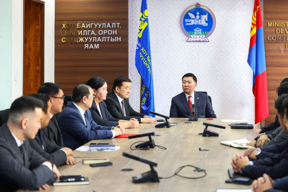 ХОТ БАЙГУУЛАЛТ, БАРИЛГА, ОРОН СУУЦЖУУЛАЛТЫН ДЭД САЙД С.ЭНХБОЛД ҮҮРЭГТ АЖЛАА ХҮЛЭЭН АВЛАА