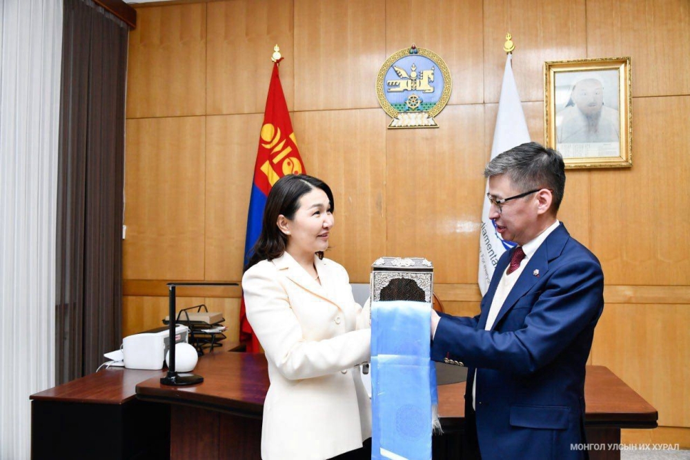 Улсын Их Хурлын Ерөнхий нарийн бичгийн дарга Л.Өлзийсайхан ажлаа хүлээн авлаа