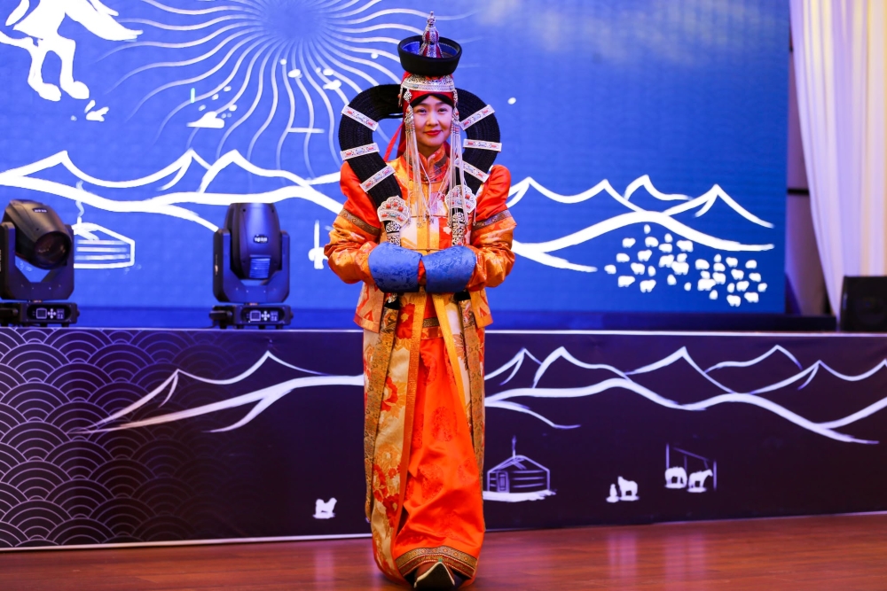 Гал морин жилийн үндэсний хувцасны загварын чиг хандлагыг тодорхойлох "Минимал дээл" шоу боллоо