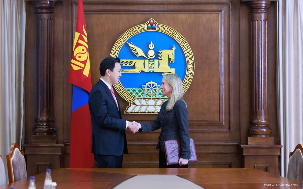 Монгол Улсын Их Хурлын дарга Н.Учрал Их Британи, Умард Ирландын Нэгдсэн Хаант Улсаас Монгол Улсад суугаа Элчин сайд Фиона Блайтыг хүлээн авч уулзлаа