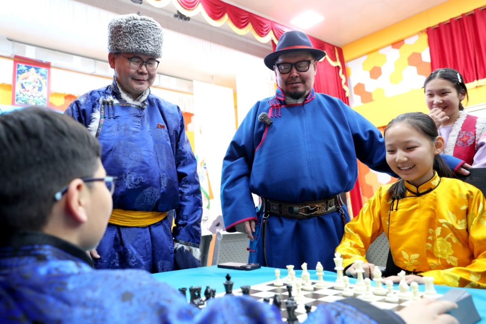 Өмнөговь аймаг шатрын сургалтын багш нараа бэлджээ