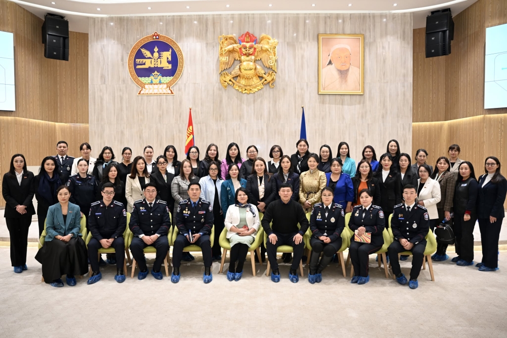 Нийслэл, дүүргийн эмэгтэй төлөөлөгчид хүүхэд хамгааллын асуудлаар уулзлаа