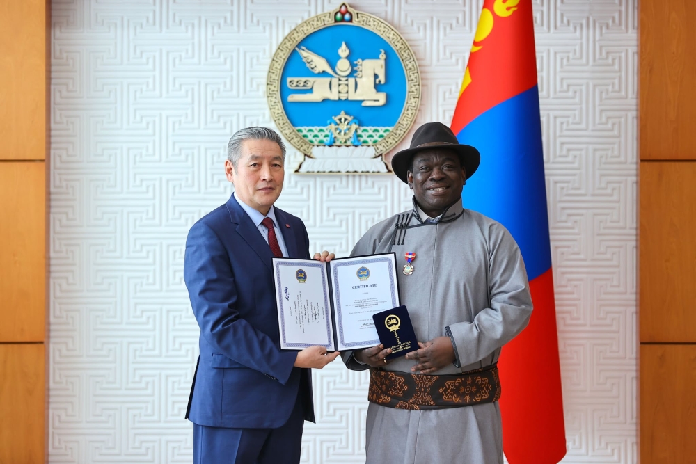 НҮБ-ын Хүүхдийн сангийн Суурин төлөөлөгчийг “Найрамдал” медалиар шагналаа