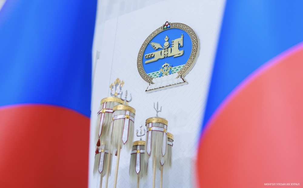 Б.Чимидийн нэрэмжит шагналыг “Эрүүгийн процессын эрх зүйн үндсэн асуудал” бүтээлээрээ Гавьяат хуульч, профессор Ж.Бямбаа, профессор Ж.Эрхэсхулан нар хүртэв