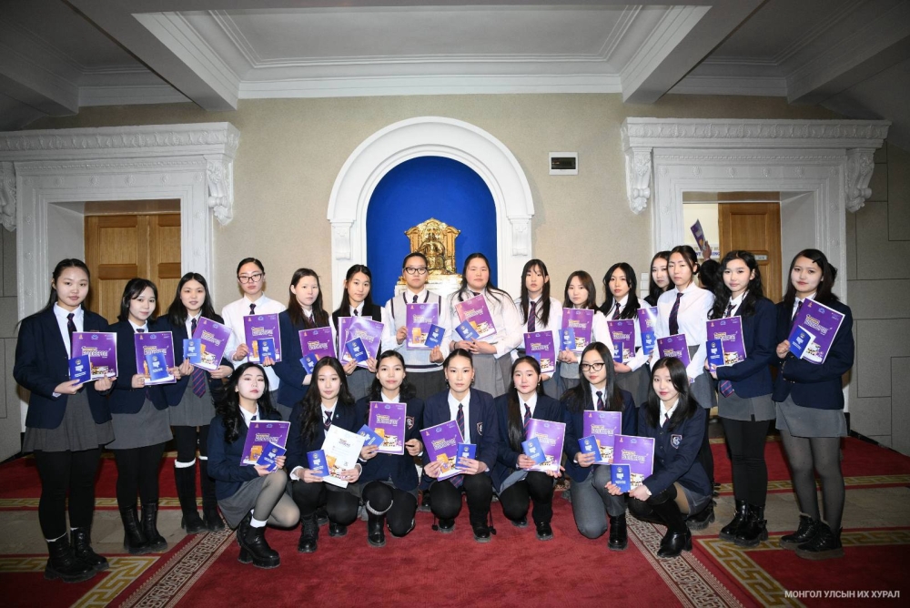 “Парламентын боловсрол” хөтөлбөрийн танилцах аялалд нийслэлийн ерөнхий боловсролын 152 дугаар сургуулийн сурагчид оролцлоо