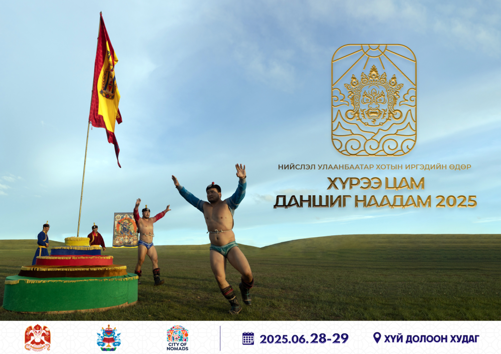 Хүчит бөхчүүдийг улсын арслан Э.Оюунболд манлайлан наадамчин олноо баясгана