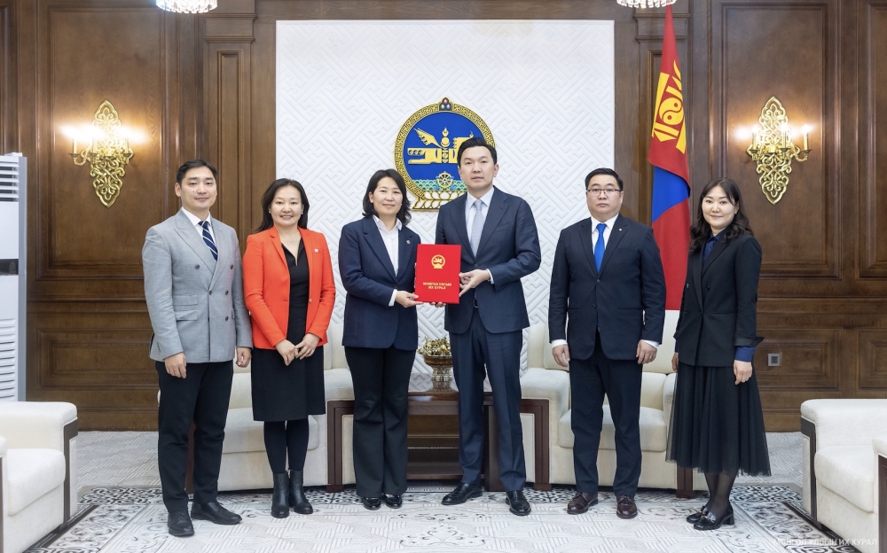 Монгол Улсын Их Хурлын тухай хуульд нэмэлт, өөрчлөлт оруулах тухай хуулийн төслийг өргөн мэдүүлэв