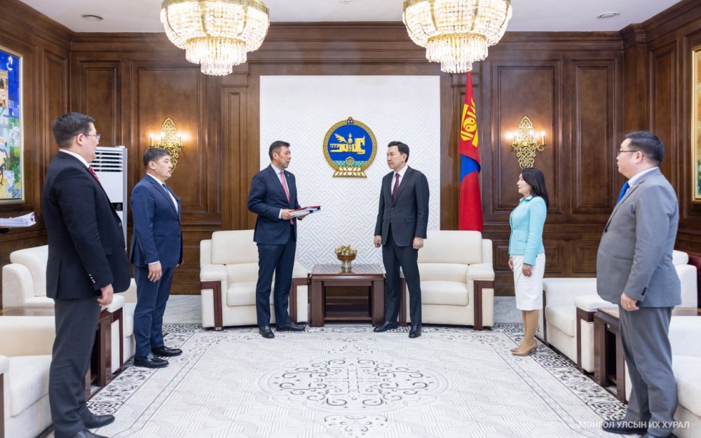 Төрийн болон албаны нууцын тухай хуулийн шинэчилсэн найруулгын төслийг өргөн мэдүүлэв