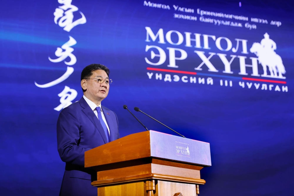 Илүү үүрэг, хариуцлага хүлээж, ачааны хүндийг үүрэх нь эр хүний жудаг, нэр төрийн хэрэг, эрхэм үүрэг