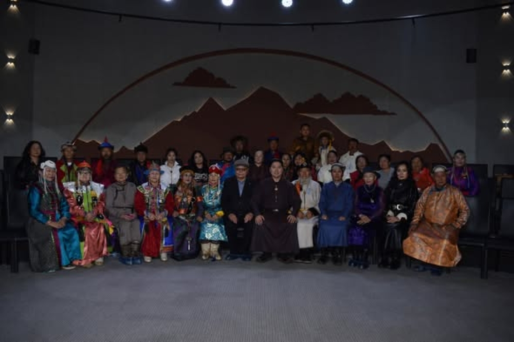 МОНГОЛ УЛАМЖЛАЛТ ХЭЛ ХУУРЫН ӨДРИЙГ ТЭМДЭГЛЭН ӨНГӨРҮҮЛЛЭЭ