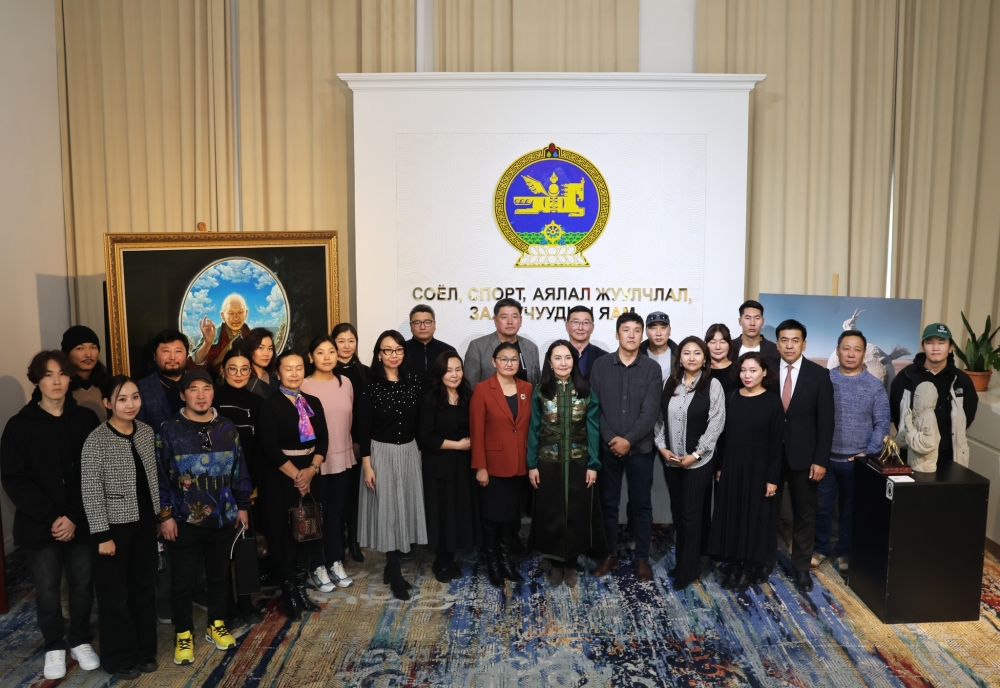 “Монгол бахархал” уриан дор зохион байгуулж буй “Соёлын бүтээлч сар” аяны хүрээнд Соёл, спорт, аялал жуулчлал, залуучуудын яамны галерейд уран бүтээлч Б.Орхонтуулын уран бүтээлийн үзэсгэлэн нээлтээ хийлээ.