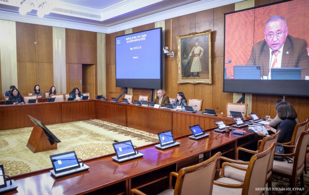 Хууль, тогтоолоор үүрэг, чиглэл болгосон Улсын Их Хурлын шийдвэрийн биелэлтийн тайлан болон Байнгын хорооны тогтоолын төслийг хэлэлцэв