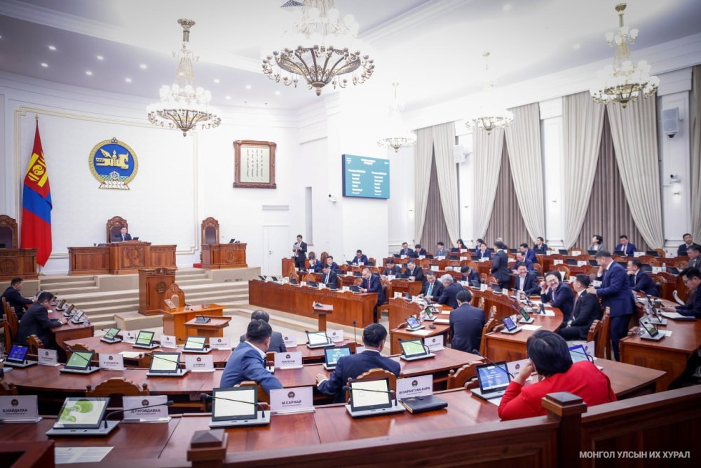 Засгийн газрын гишүүнийг огцруулах, томилох тухай Монгол Улсын Ерөнхий сайдын танилцуулгыг сонслоо