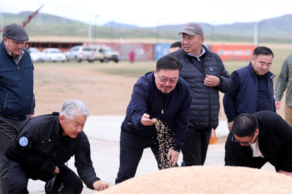 Тариалалтын талбайн хэмжээг нэмэгдүүлж, хөнгөлөлттэй зээлд хамруулахад дэмжлэг үзүүлэхийг тариалан эрхлэгчид хүслээ