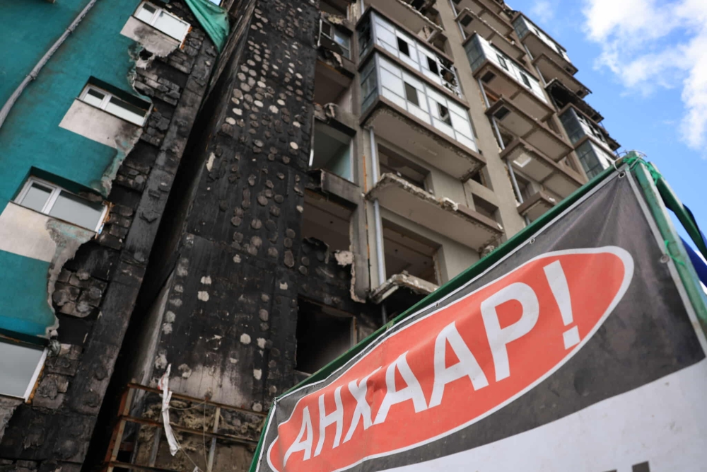 207 дугаар байрыг буулгаж эхэллээ
