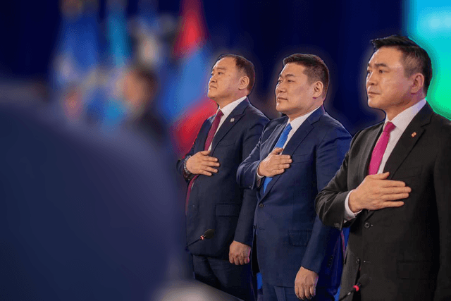 Хангайн бүсийг “Уламжлалт мал аж ахуйн төрөлжсөн, хот байгуулалтын дэд бүс” байхаар тусгасан