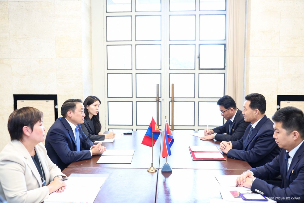 УИХ-ын дарга Д.Амарбаясгалан БНАСАУ-ын Ардын Дээд Хурлын дарга Пак Ин Чөлтэй албан ёсны уулзалт хийлээ