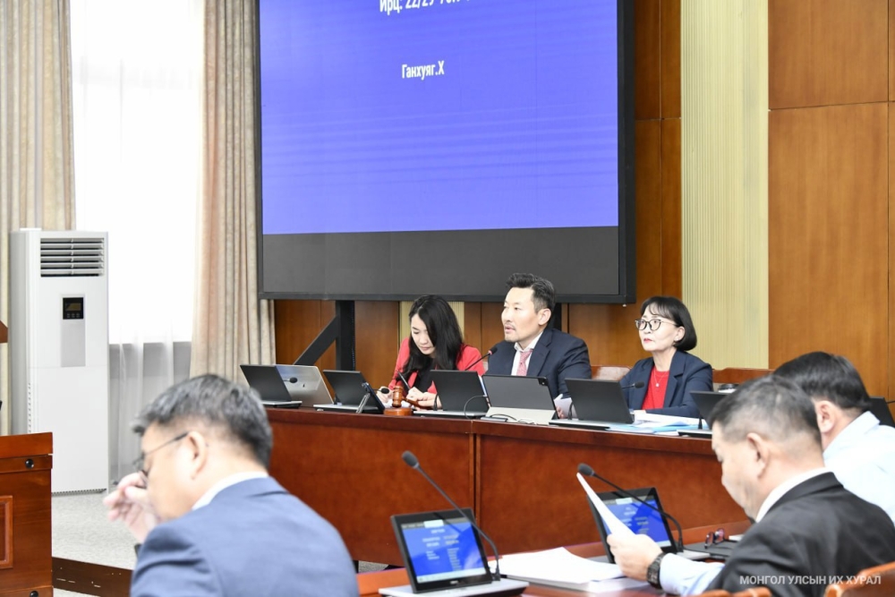 Монгол Улсын 2026 оны төсвийн тухай хуулийн төслийн хамт өргөн мэдүүлсэн хууль, тогтоолын төслүүдийн анхны хэлэлцүүлгийг хийв