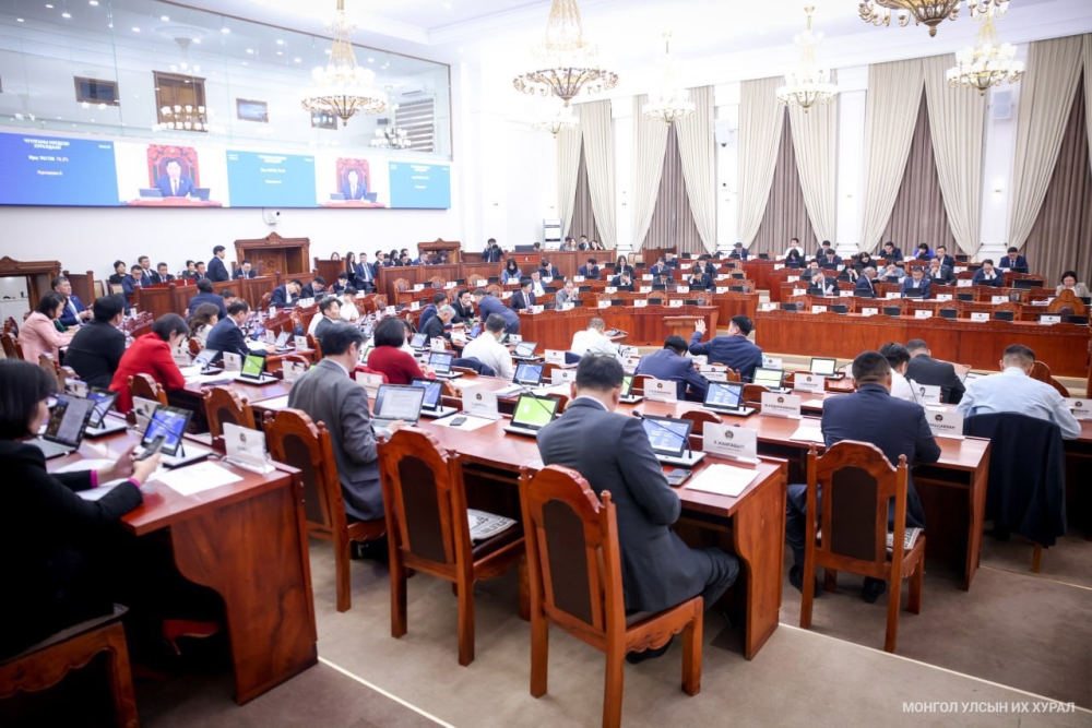Монгол Улсын 2026 оны төсвийн тухай болон холбогдох хуулийн төслүүдийн талаарх зарчмын зөрүүтэй саналуудаар санал хураалт явууллаа