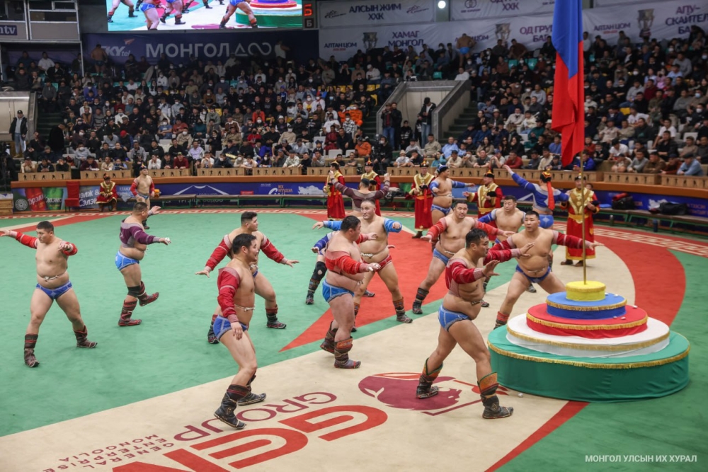 Бүгд Найрамдах Улсыг тунхагласны ойд зориулсан үндэсний бөхийн барилдаанд Улсын заан С.Сүхбат хоёр дахь удаагаа түрүүллээ