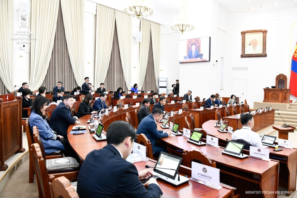Монгол Улсын 2026 оны төсвийн тухай хуулийн төсөлтэй хамт өргөн мэдүүлсэн хууль, тогтоолын төслүүдийг эцсийн хэлэлцүүлэгт шилжүүллээ