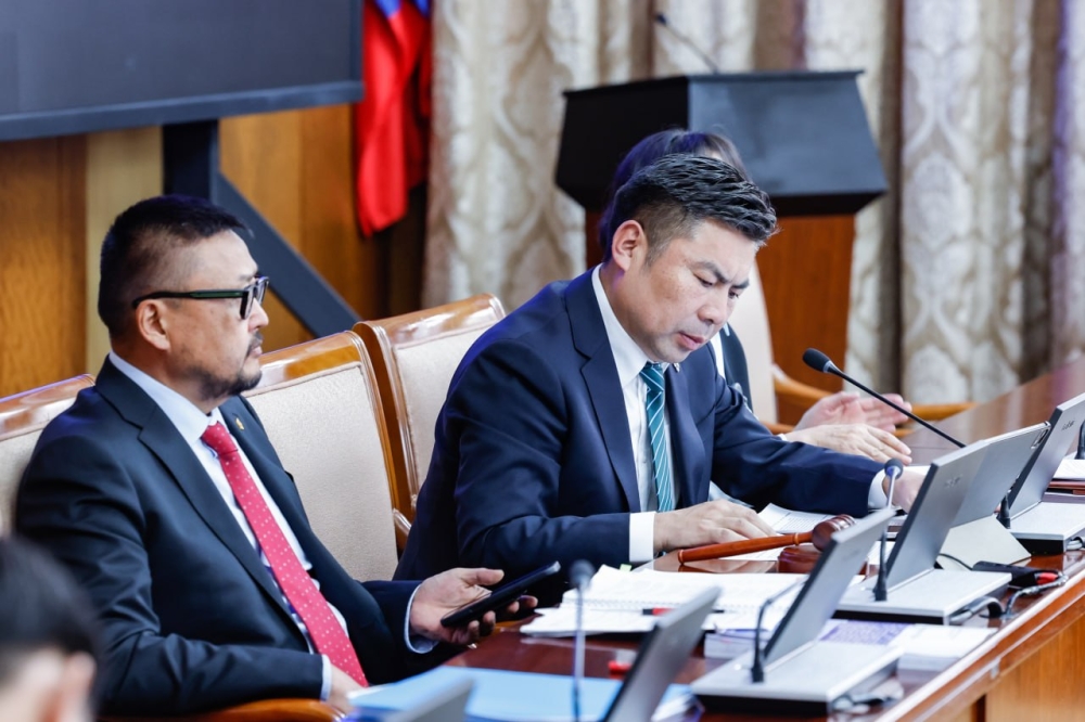 Монгол Улсын 2026 оны төсвийн тодотголын төслүүдийн гурав дахь хэлэлцүүлгийг дахин явуулав